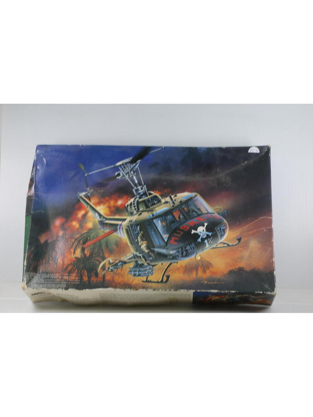 MRC 1/35 UH 1C HUEY GUNSHIP with 4 Figures Sealed